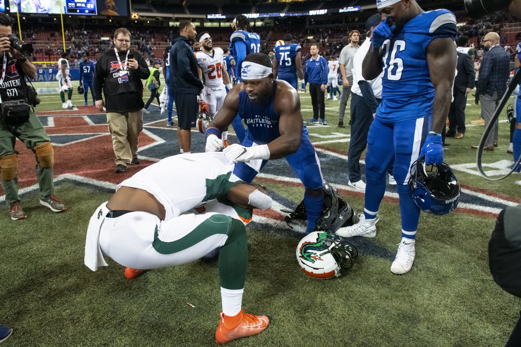 St. Louis BattleHawks play to slay Seattle Dragons
